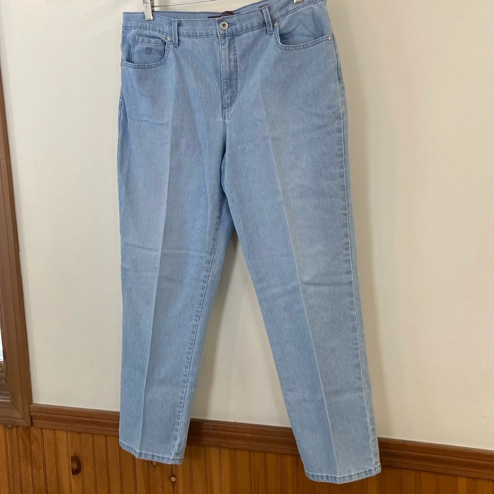 Women’s Gloria Vanderbilt Amanda Jeans Size 16 Short Light Blue White Pinstripe - Picture 1 of 6